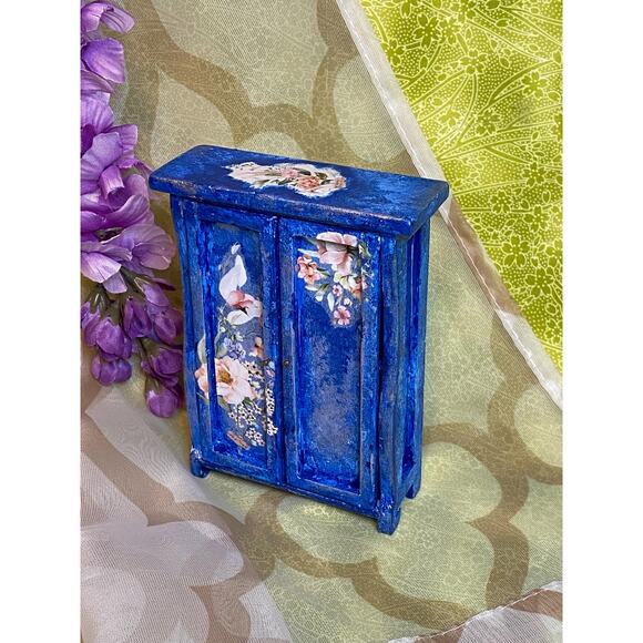 Handpainted bluel tall hutch/armoire Dollhouse Miniature 1:12 doll furniture - Picture 3 of 6